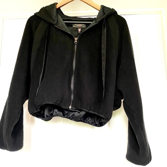 Victoria's Secret Tops - EUC Victoria’s Secret Cropped Zipped Hoodie